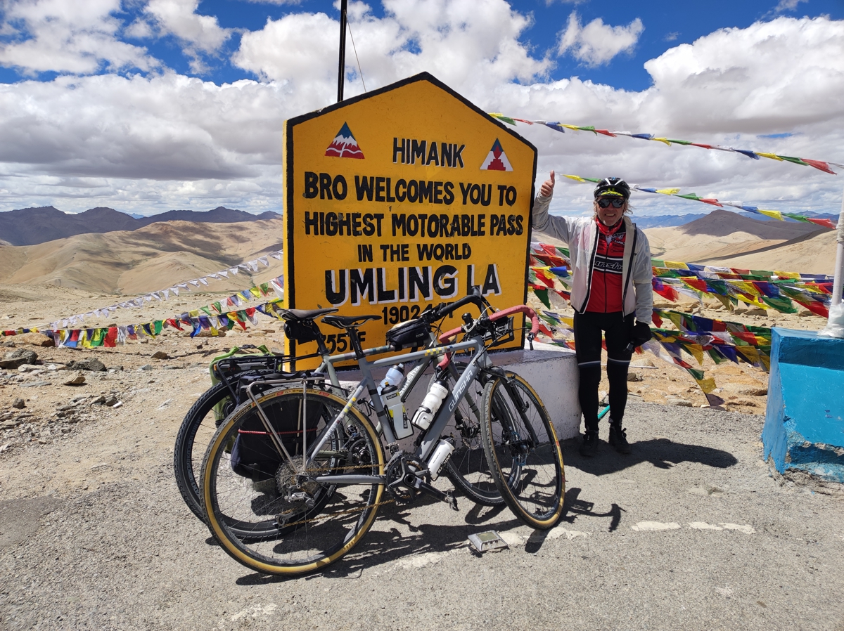 Umling La, höchster Pass der Welt , 5800 m - Das Ziel der Tour erreicht.